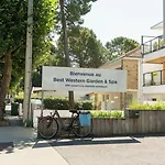 מלון Western Garden And