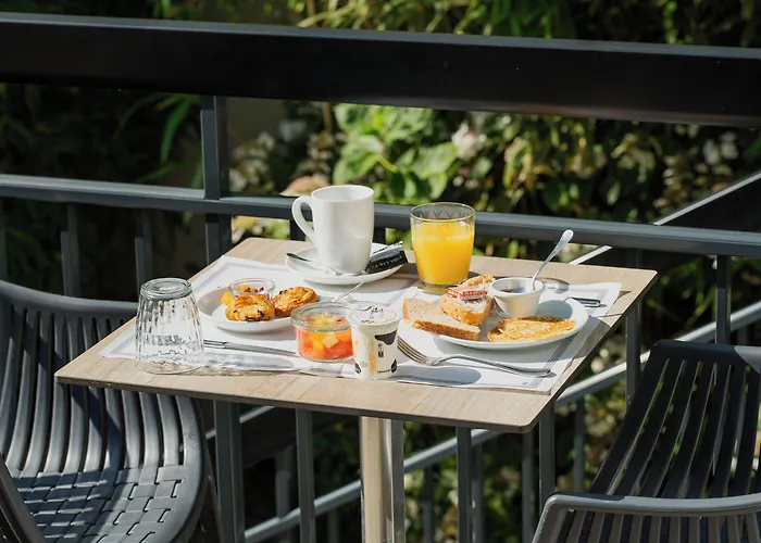 Western Garden And Отель 3*