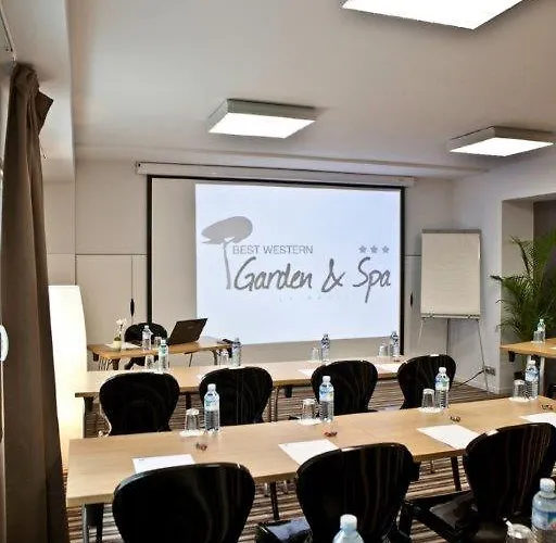 Western Garden And Отель 3*